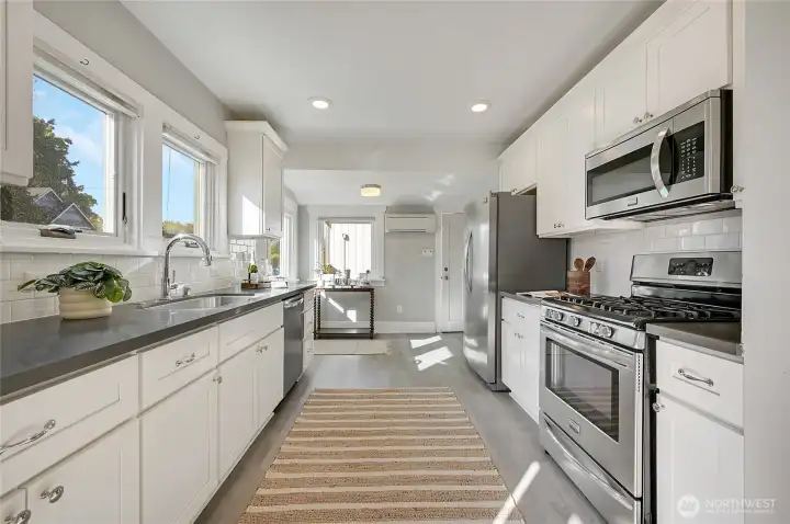 This remodeled kitchen is a chef's dream.