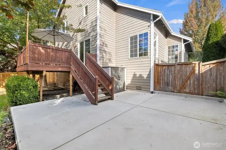 Access to the full fenced back yard