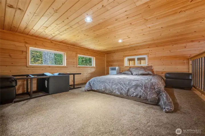 One of the 2 huge lofts!