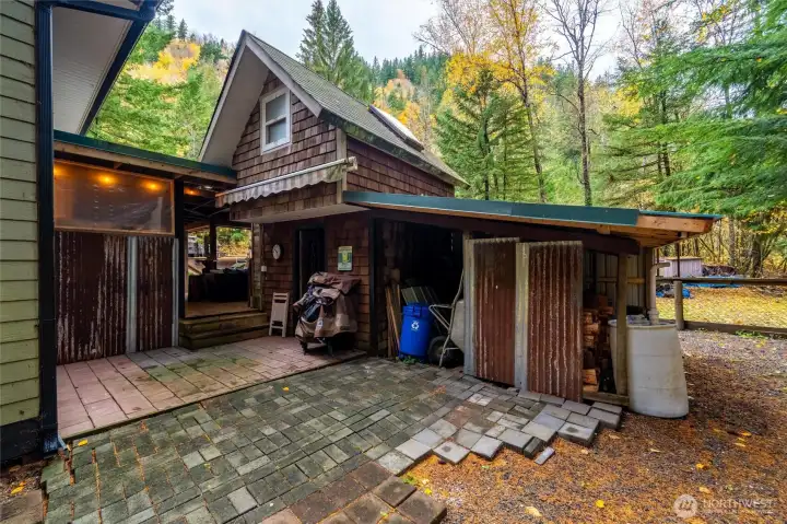 Work shop with retractable awning!