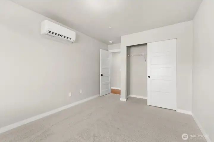 Photographs are for illustrative purposes only. Features, finishes, interior/exterior colors, landscaping and floorplan shown may vary from actual homes built