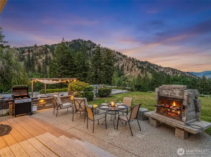 Covered pergola patio designed for effortless outdoor living—dine, relax, and entertain poolside while taking in expansive mountain views. Covered pergola patio designed for effortless outdoor living—dine, relax, and entertain poolside while taking in expansive mountain views.