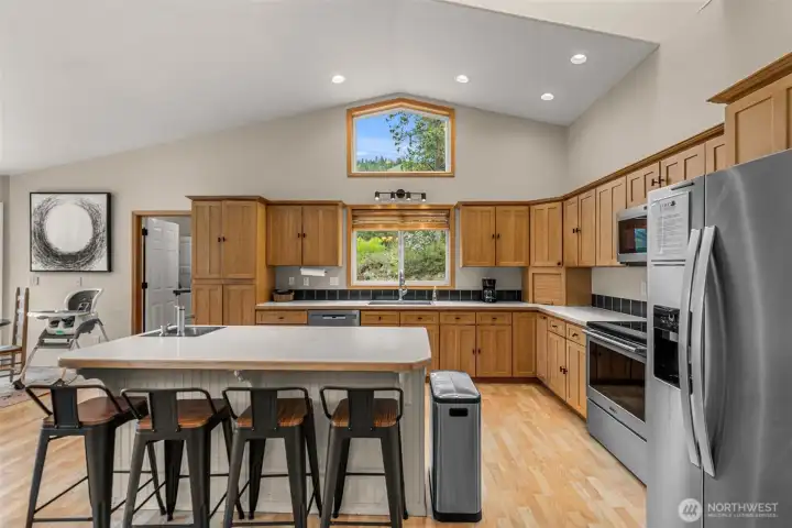 Large Island with Seating