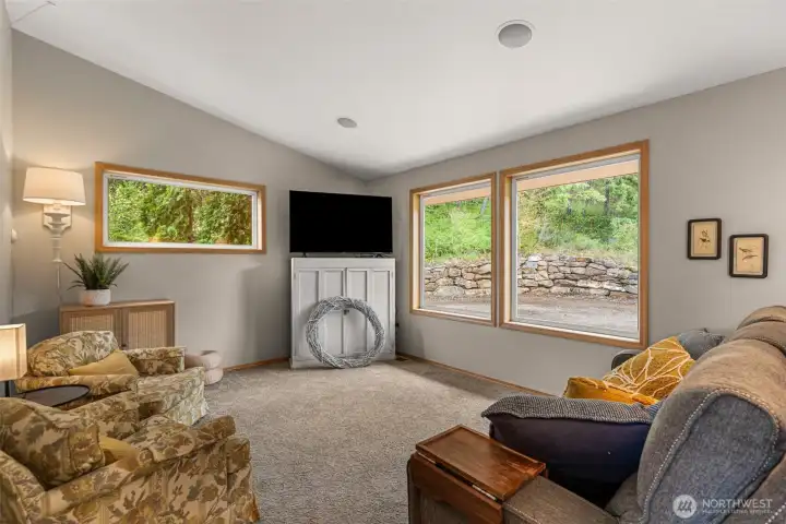 Additional sitting area with large windows and comfortable layout—