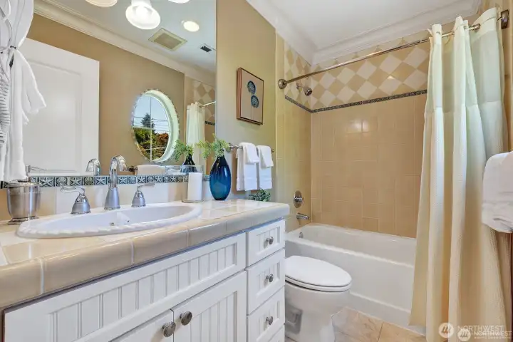 4th bedroom bath