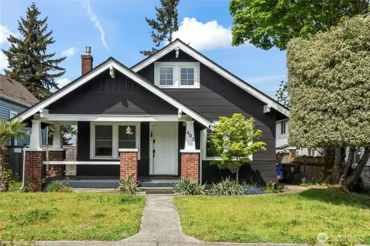 Welcome to this charming Dometop craftsman!