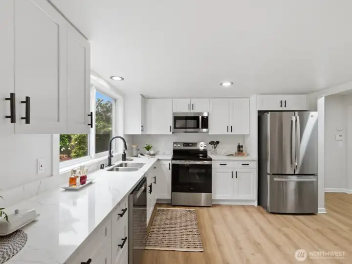 Just down this hall is this stunning kitchen! Just down this hall is this stunning kitchen!