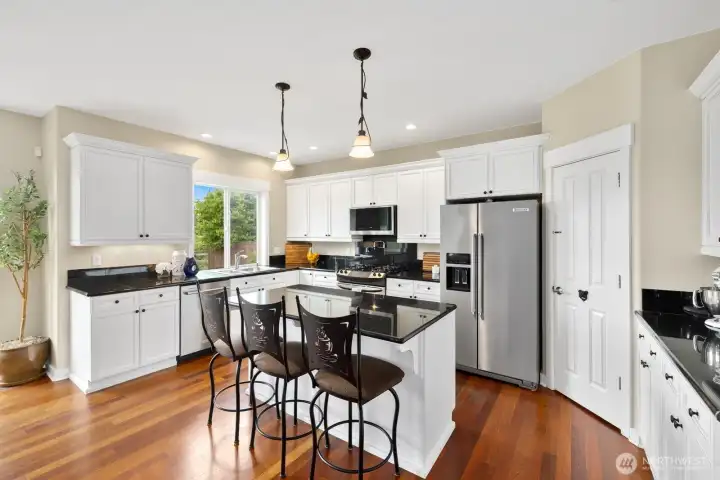 Newer refrigerator, dishwasher and microwave.  Corner pantry.