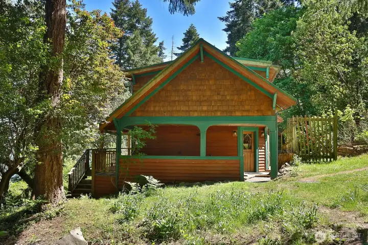 Great view of the side of the home. Beach access is just off the left edge of this photo. Let's go inside and see the beautiful wood craftsmanship.....