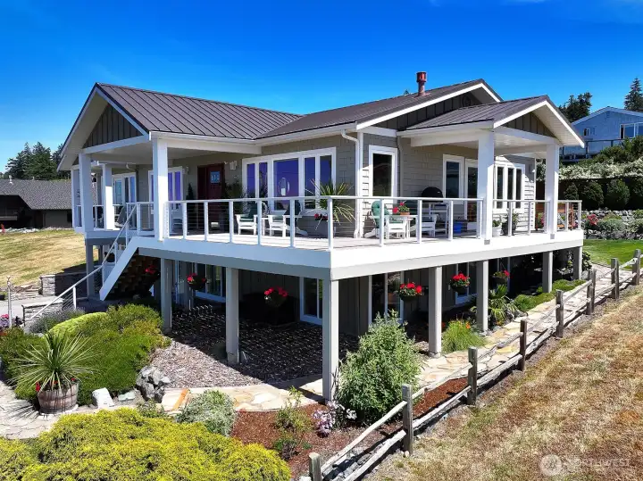 Composite decking. Metal Roof.