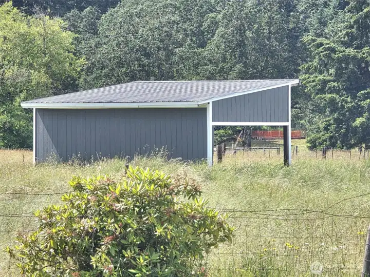 loafing shed