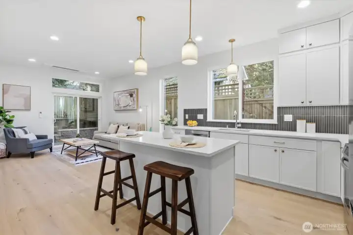 Open floor plan is great for entertaining. Open floor plan is great for entertaining.