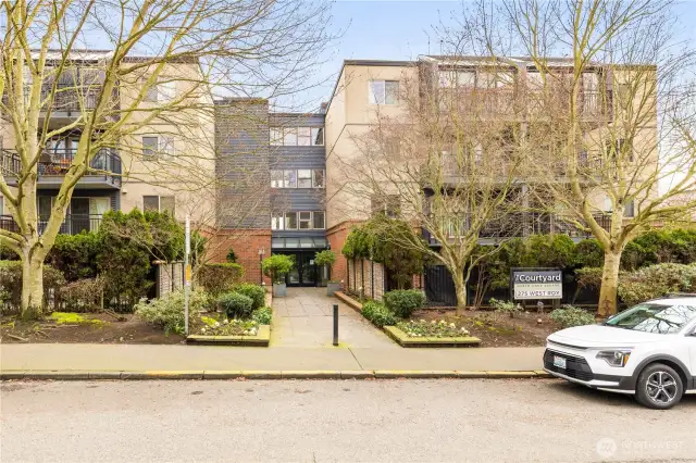 Fantastic lower Queen Anne location.