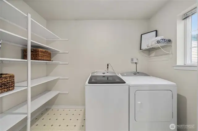 Large laundry & pantry off kitchen
