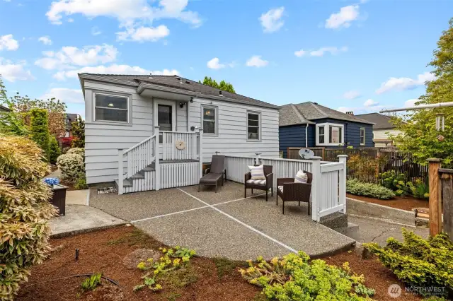 Well maintained great patio that also leads to driveway