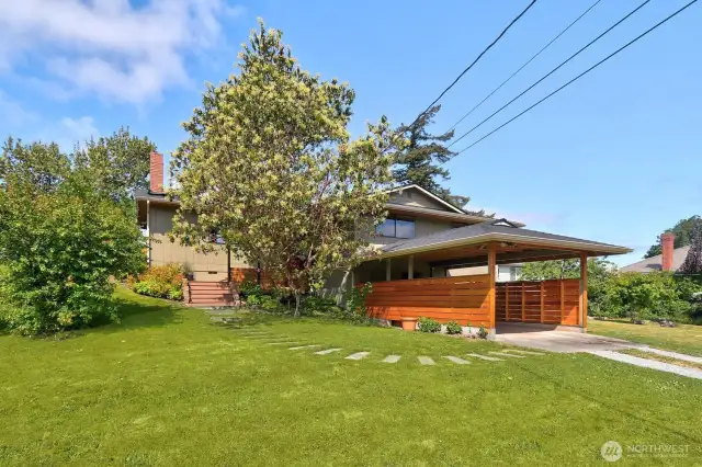 Private entrance, lush lawn and a carport that is aesthetically pleasing!