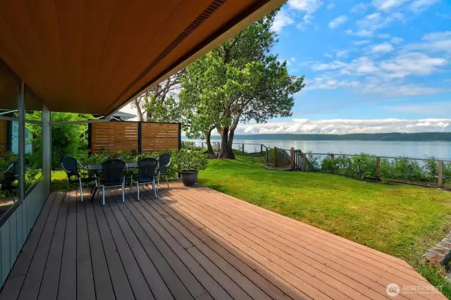 The large deck is perfect for relaxing, entertaining and dining as well as boat & occasional whale watching.