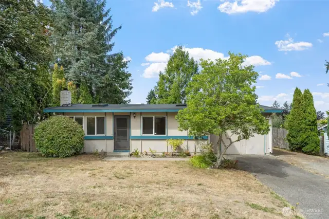 Single story, 3 bed, 1 bath + bonus near Kentridge HS.