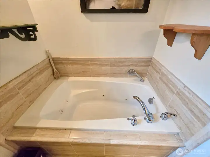 Master bath jetted tub.