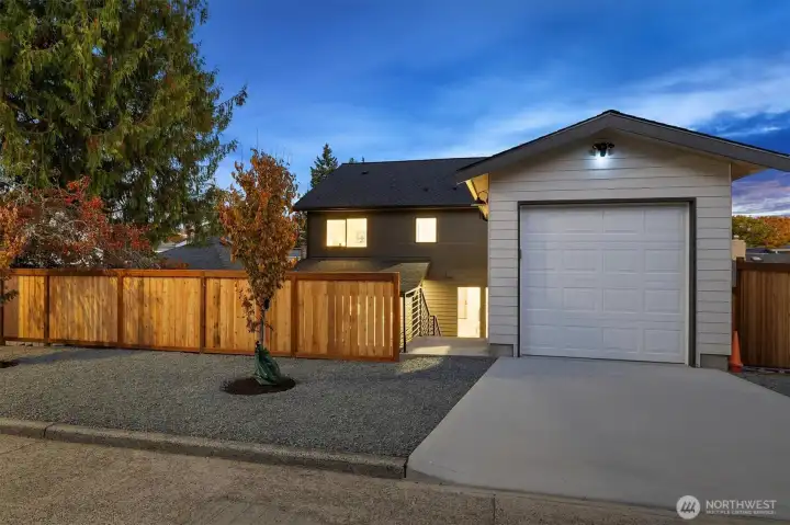 Detached 1-car garage