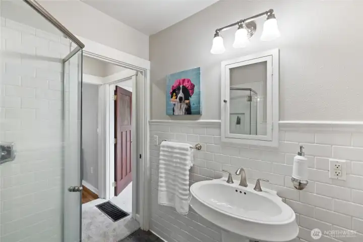 Interior: 3/4 Bath