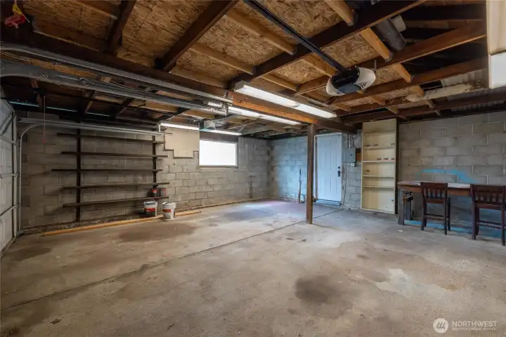 Garage: 2-Car Detached