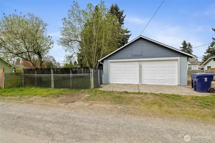 Garage: 2-Car Detached, Alley Access, RV Parking