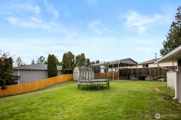 Large double lot provides nearly half an acre to spread out