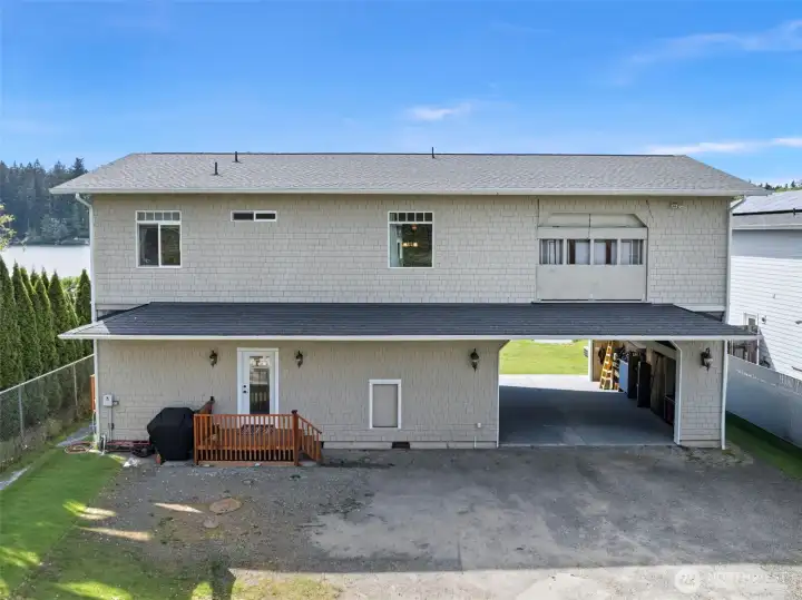 Picture of the front of the home. The area above the garage opens with cable drop to load any heavy items. This area houses the bonus room being used as a exercise room/ pool table room and extra kitchen.