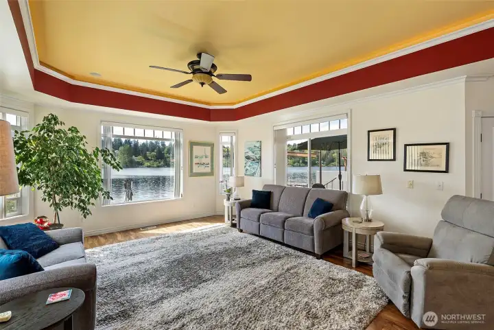 Imagine Christmas and Thanksgiving as the host as family gathers in this warm ambiance.