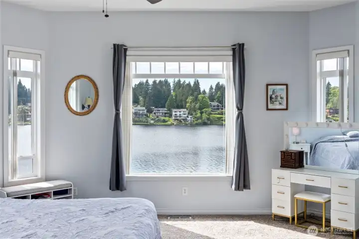Large widows allow the lake scenic intake but also have the heavy blinds and window fixtures for privacy.