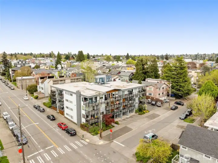 Excellent location, just steps to restaurants, shopping, public transit
