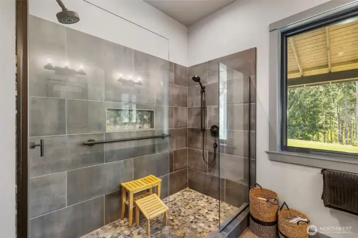 Double shower head and plenty of room.
