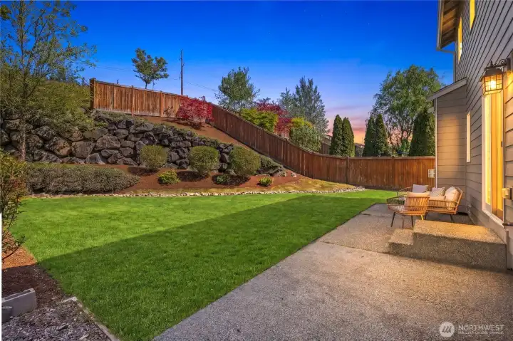 Imagine spending the summer nights on this lovely lawn!
