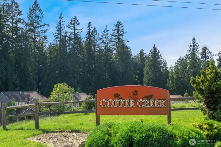 Great location in Copper Creek, short drive to Ebey and Centennial trails, Outlook Mall.