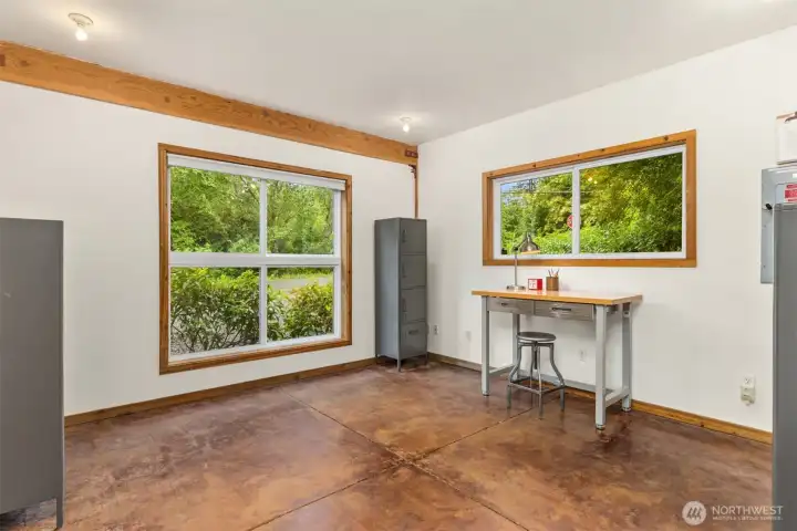 NW corner main floor can be office or studio. NW corner main floor can be office or studio.
