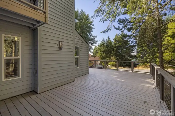 The side deck offers additional outdoor living space, ideal for entertaining, relaxing, or enjoying the quiet natural beauty of Lopez Island. The side deck offers additional outdoor living space, ideal for entertaining, relaxing, or enjoying the quiet natural beauty of Lopez Island.