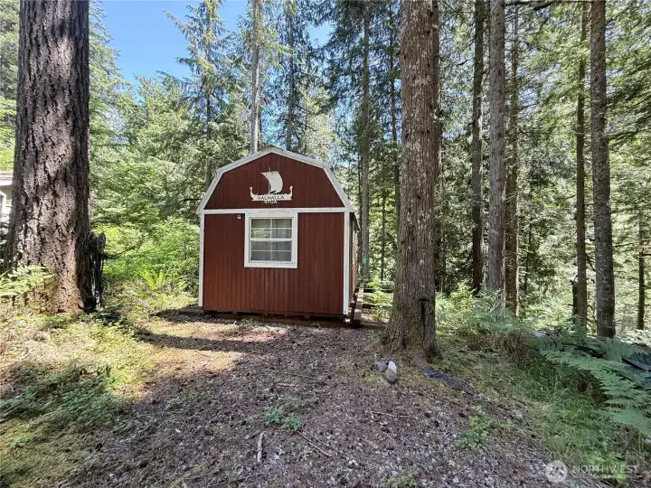 View of cabin from driveway.