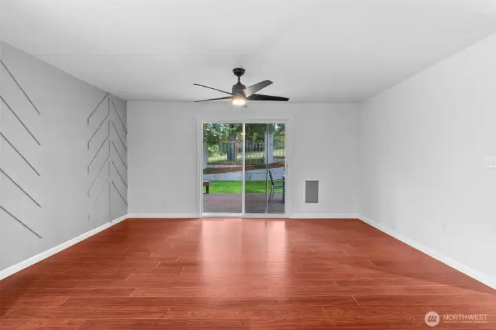 Living Room where you can watch the deer play