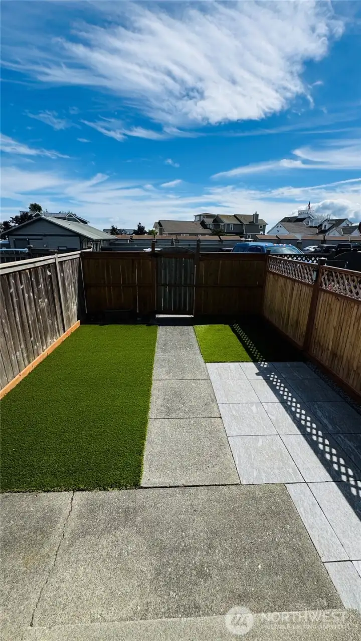Lovely private entry with two garden planting beds... Lovely private entry with two garden planting beds...
