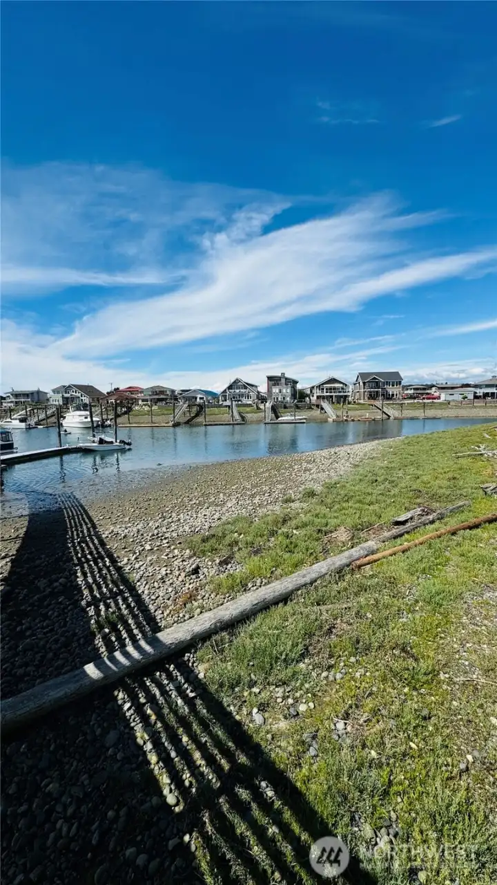 This is the right side of the entry to the moorage dock with the tide out.... This is the right side of the entry to the moorage dock with the tide out....