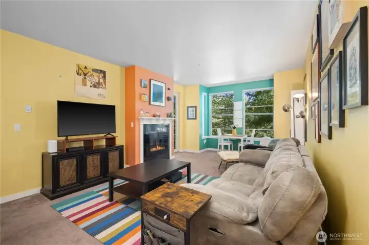 Open living room with direct flow to the kitchen and dining area. Open living room with direct flow to the kitchen and dining area.