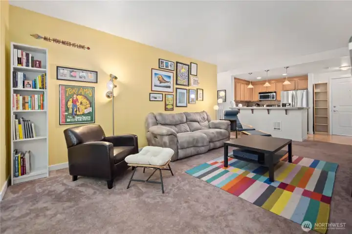 Open living room with direct flow to the kitchen and dining area. Open living room with direct flow to the kitchen and dining area.