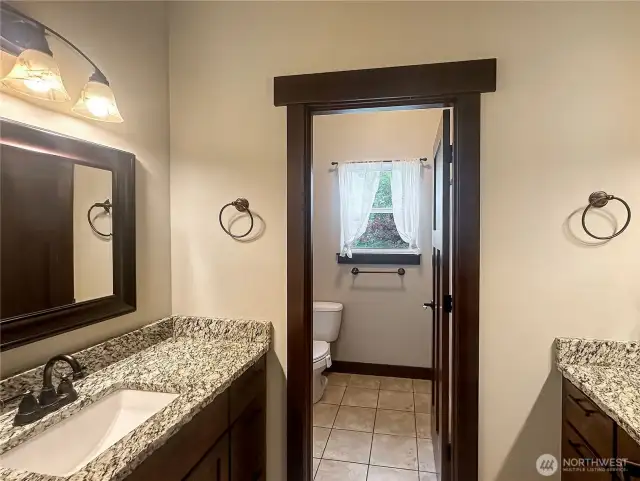 Guest bathroom with dual sinks between both bedrooms.