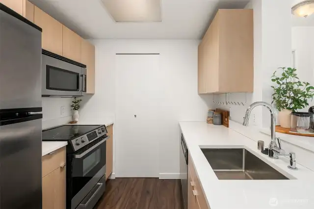 Newer kitchen with stainless steel appliances, cabinets, and countertops.
