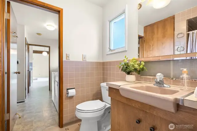 Bath off Primary