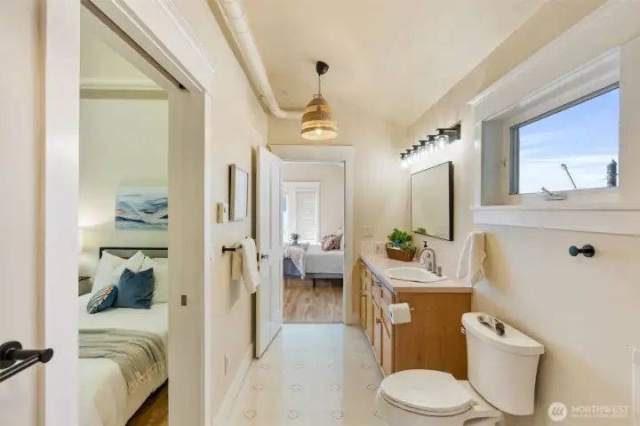 Full Bathroom (Level 2)  4 North Salmon Beach
