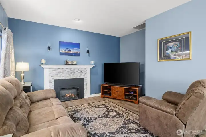 Comfortable Living Room Perfect for Everyday Living & Entertaining