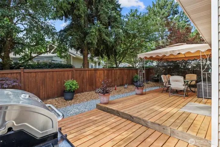 Fenced backyard retreat!