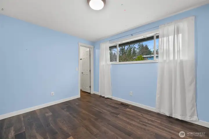 3rd bedroom on the upper level has a walk-in closet